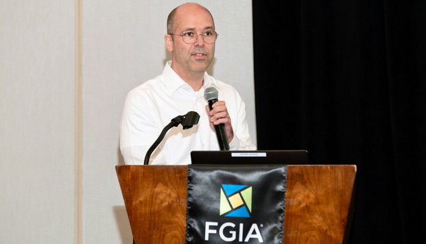 Gijsbert Libourel speaking at the podium